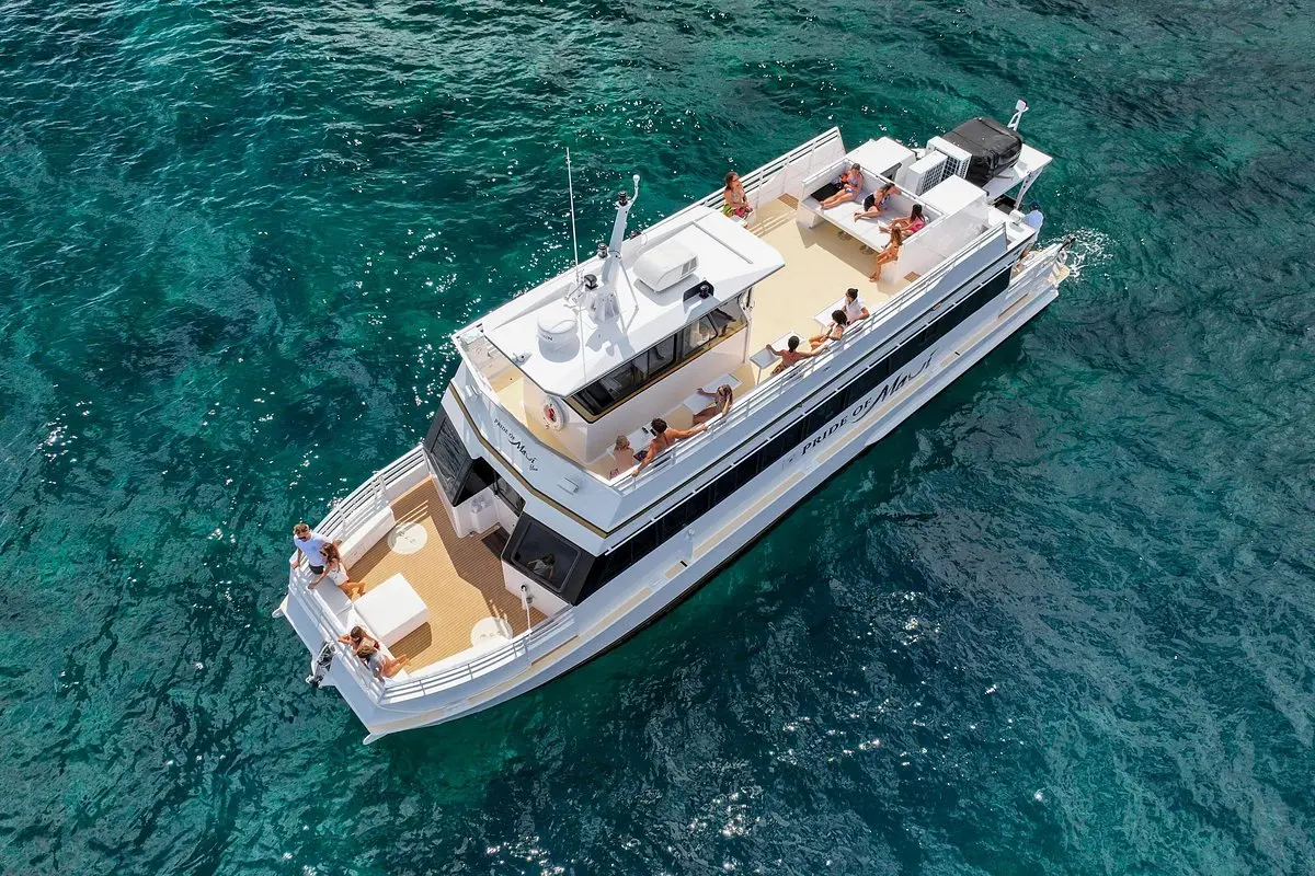 Molokini and Turtles Luxury Yacht Snorkel